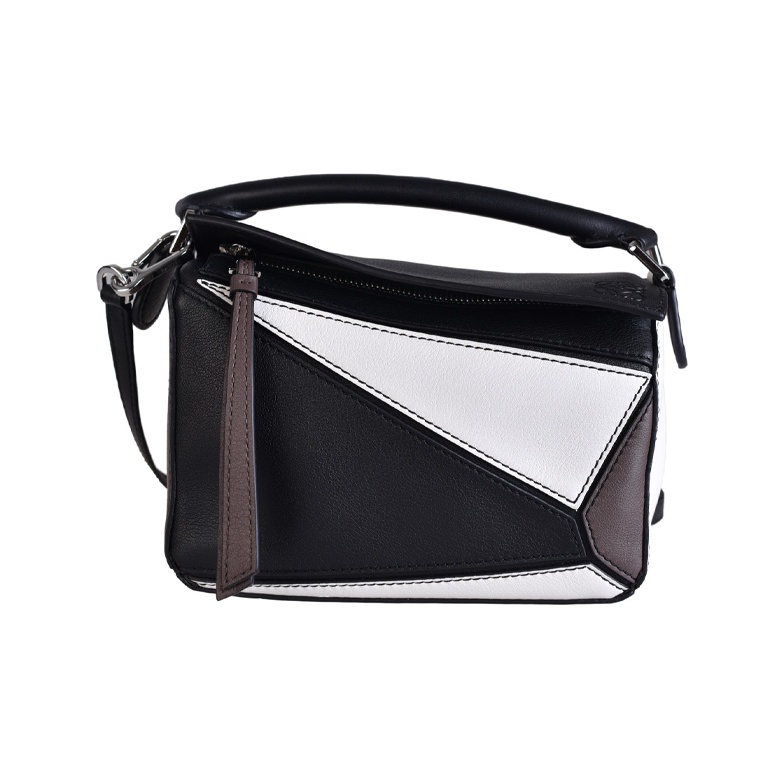 ショルダーバッグ・ポシェット PUZZLE LARGE SHOULDER BAG LOEWE Puzzle Shoulder Bag | Black | FARFETCH