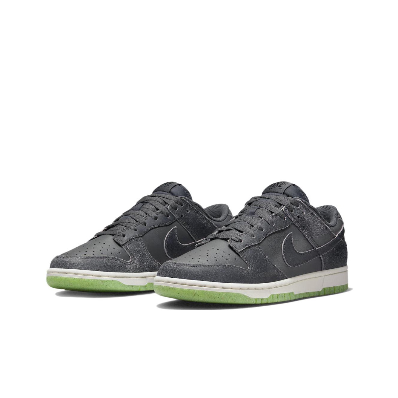 Size 6y Nike Dunk shops Low Halloween PRM