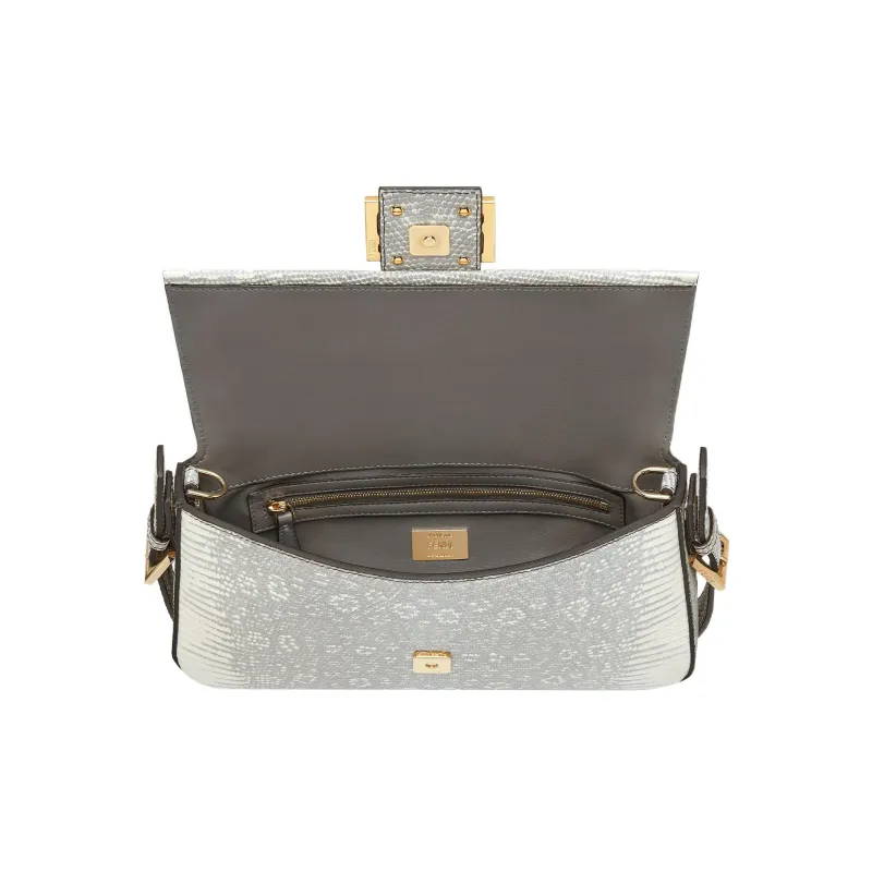FENDI Baguette Shoulder Bags-3