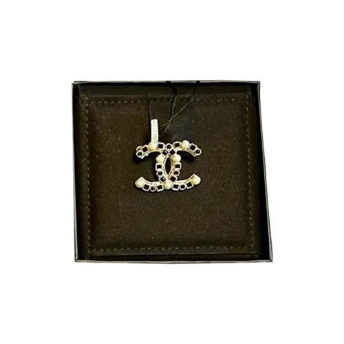 CHANEL Female CHANEL accessories Brooch