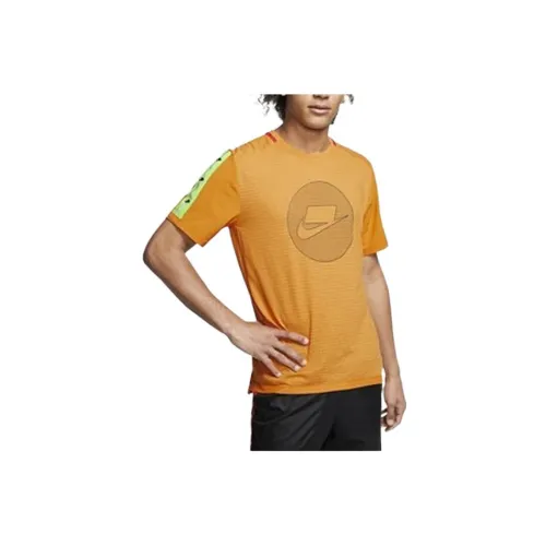 Nike T-Shirts Men Orange