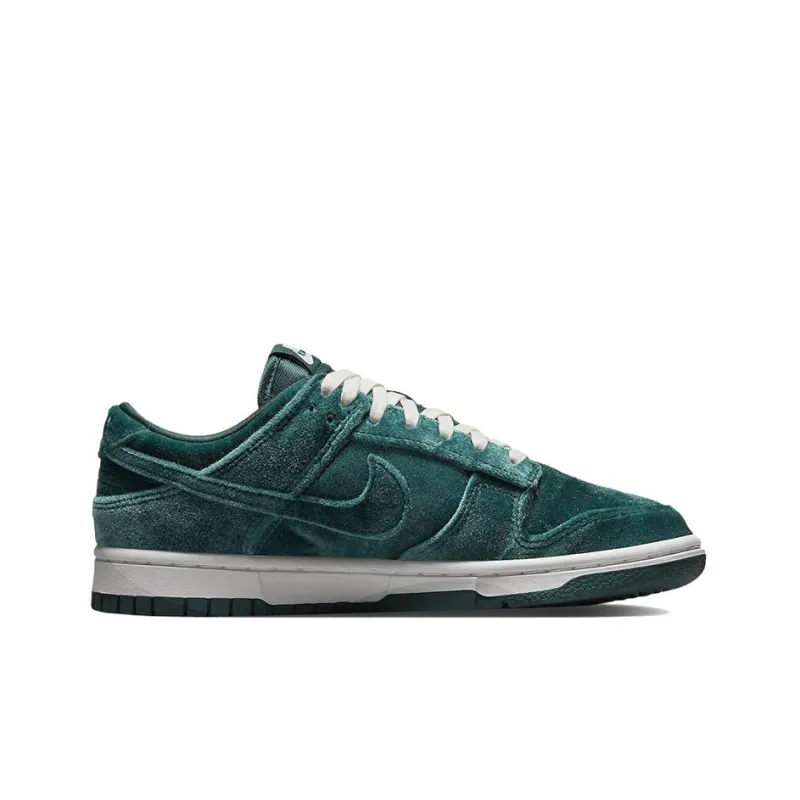 Nike Dunk Low 'Green Velvet' Women's-1