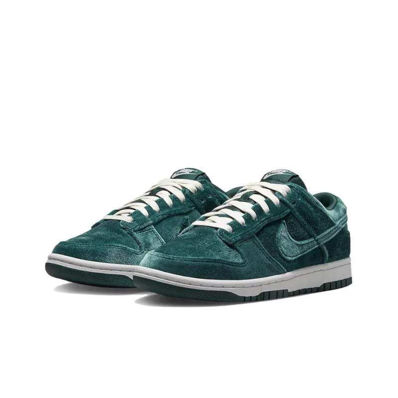 Nike Dunk Low 'Green Velvet' Women's-2