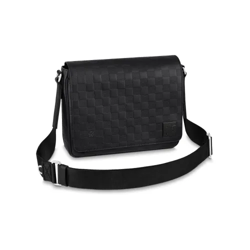 LOUIS VUITTON District Shoulder Bags