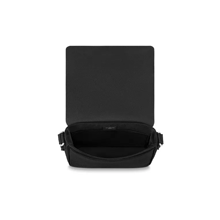 LOUIS VUITTON M30851 District Pm-3