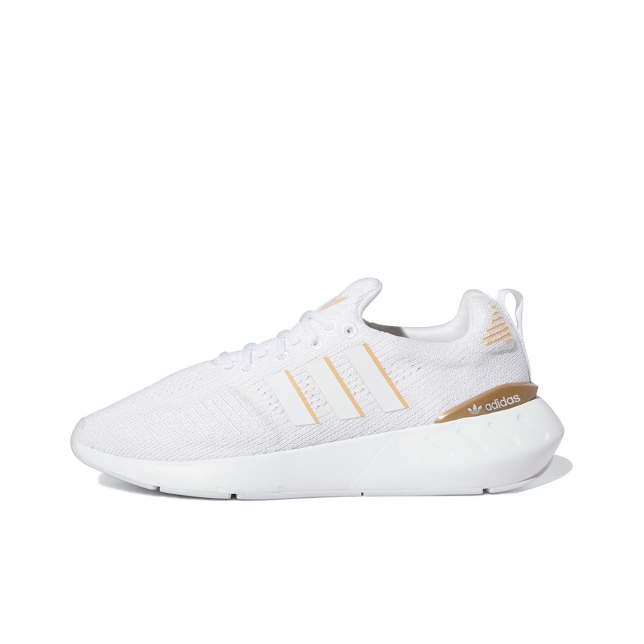 women's swift run lace up sneakers