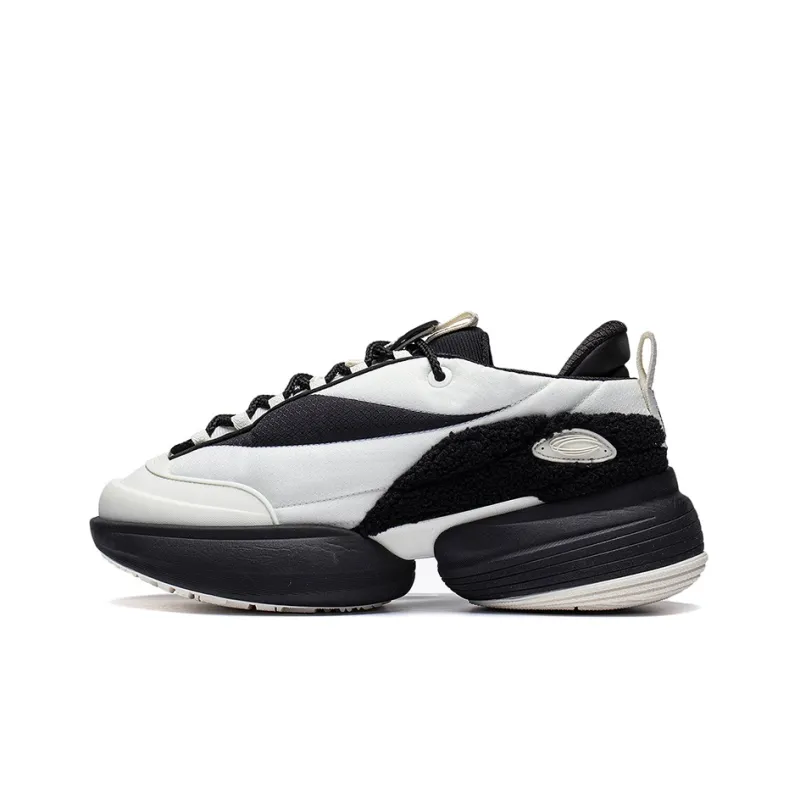 LiNing CF Tracing Collection, Ultra Distance V2 Low Top Sports Casual Shoes Unisex White Black-0