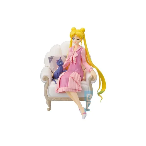 BANDAI Sailor Moon Pajamas Sofa Collection, Usagi Tsukino, Black Cat Luna Scale Figures