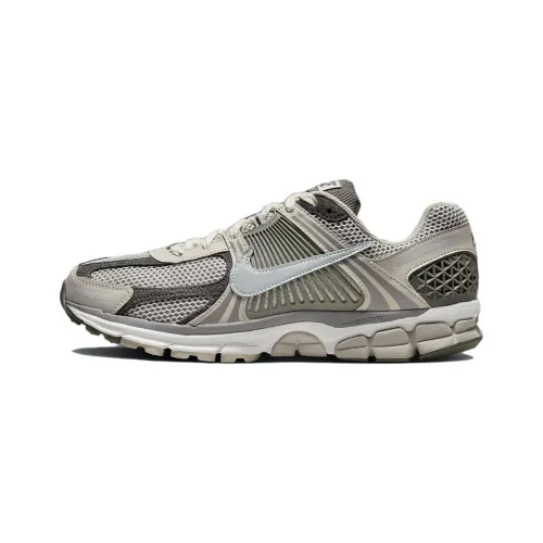 Nike Air Zoom Vomero 5 Running shoes Male 