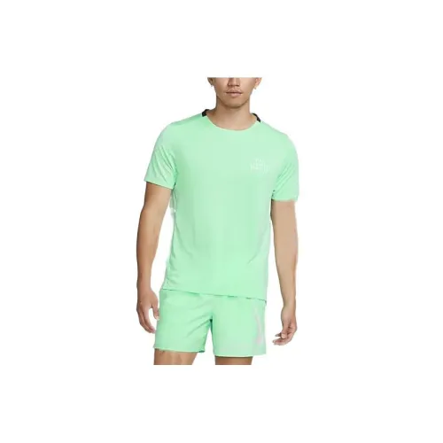 Nike T-Shirts Men Bright Green