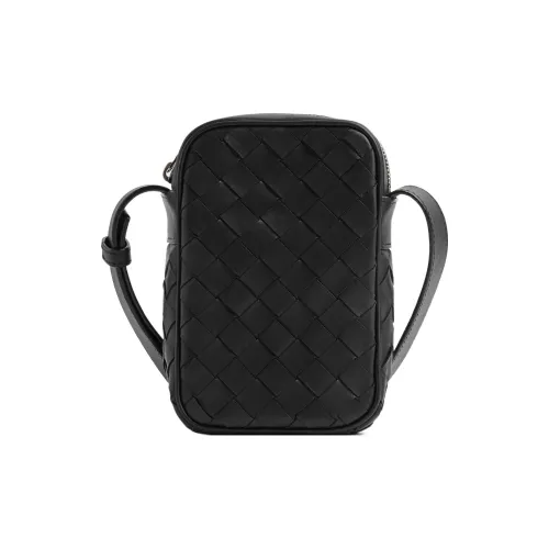 Bottega Veneta Zipped Phone Pouch Intrecciato Black