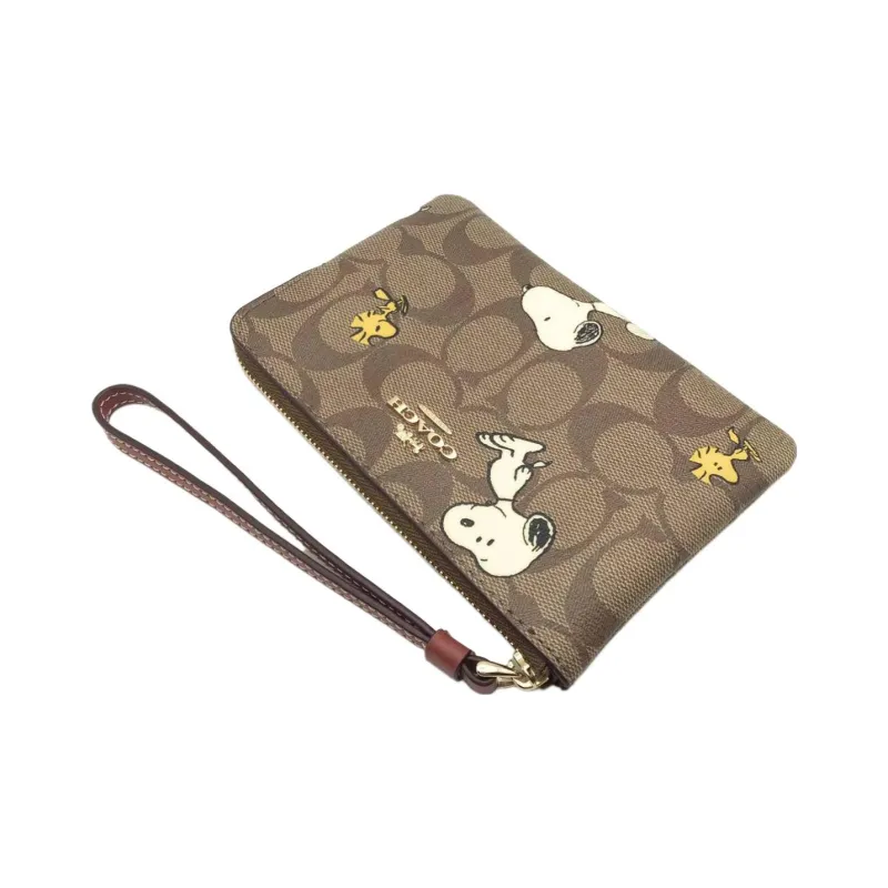 Snoopy X COACH Wristlet Clutches-2