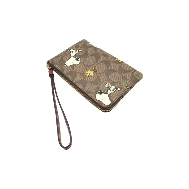 Snoopy X COACH Wristlet Clutches-1
