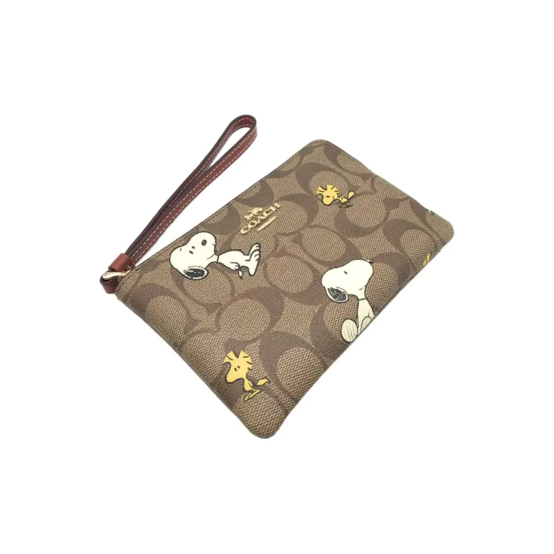 Snoopy X COACH Wristlet Clutches-3