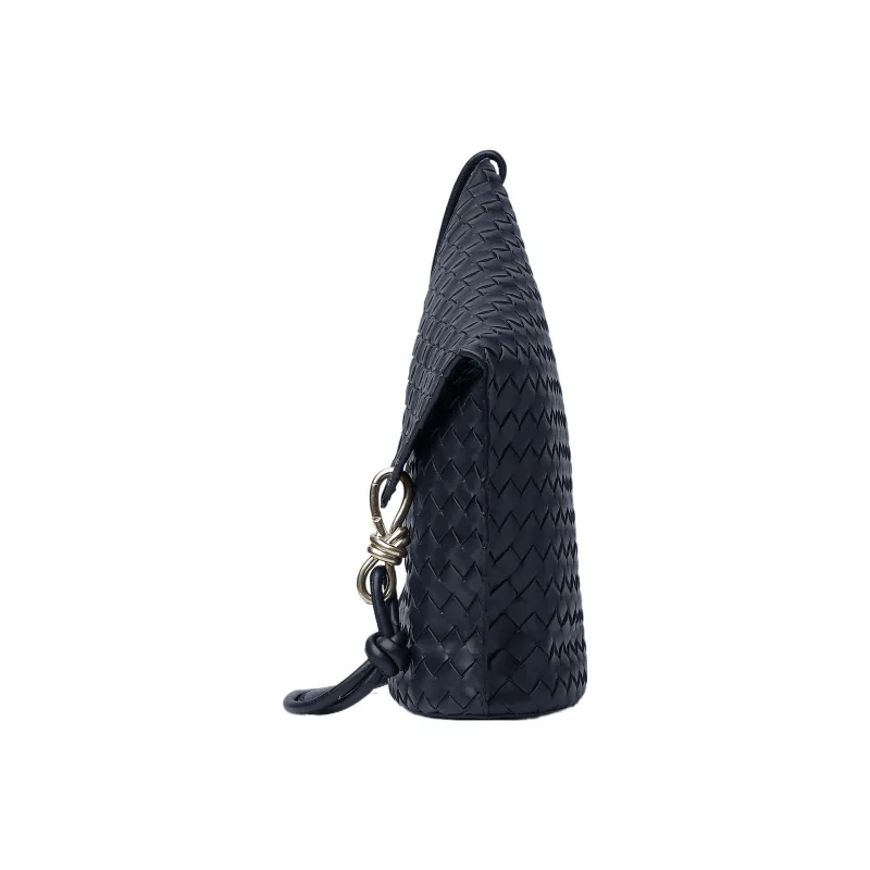 Bottega Veneta Knot Bucket Bag Medium Intrecciato Space-2