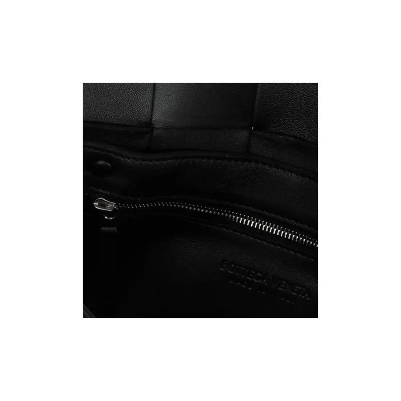 Bottega Veneta Cassette Bag Black-3