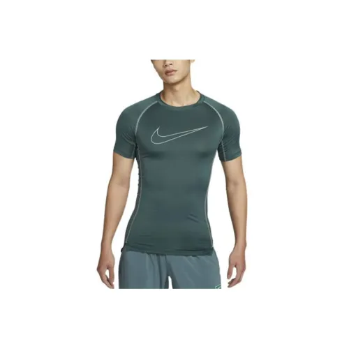 Nike Fitness Clothing Men Mica Green