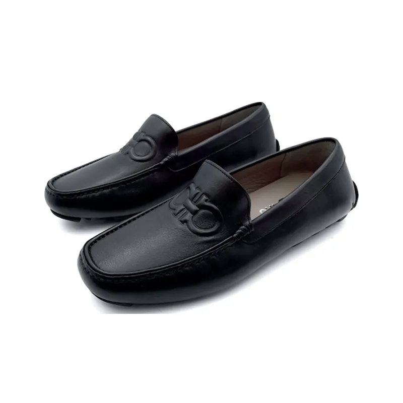 FERRAGAMO SS21Gancini Round Tip Flat Men's Black-1