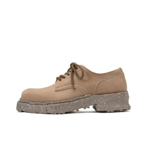 sneakers pre owned