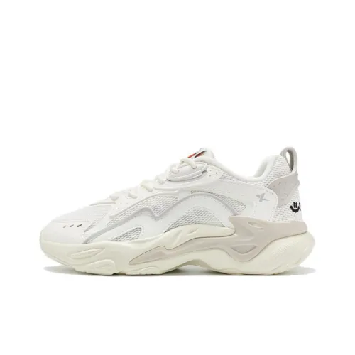 XTEP Red Flame TD Casual Shoes Women's Low Top White