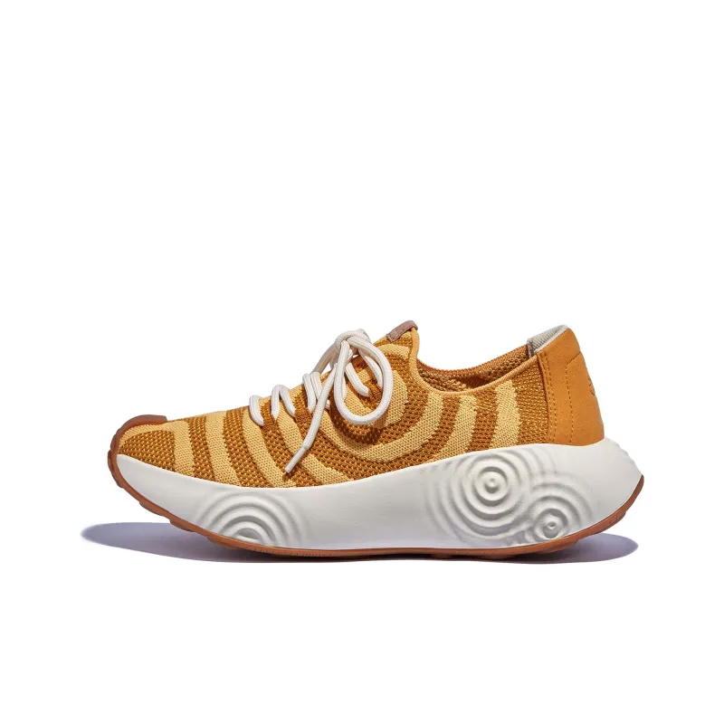 U.IN Painted Travel Shoes In Plain White Braava 2 Casual Shoes Women's-6