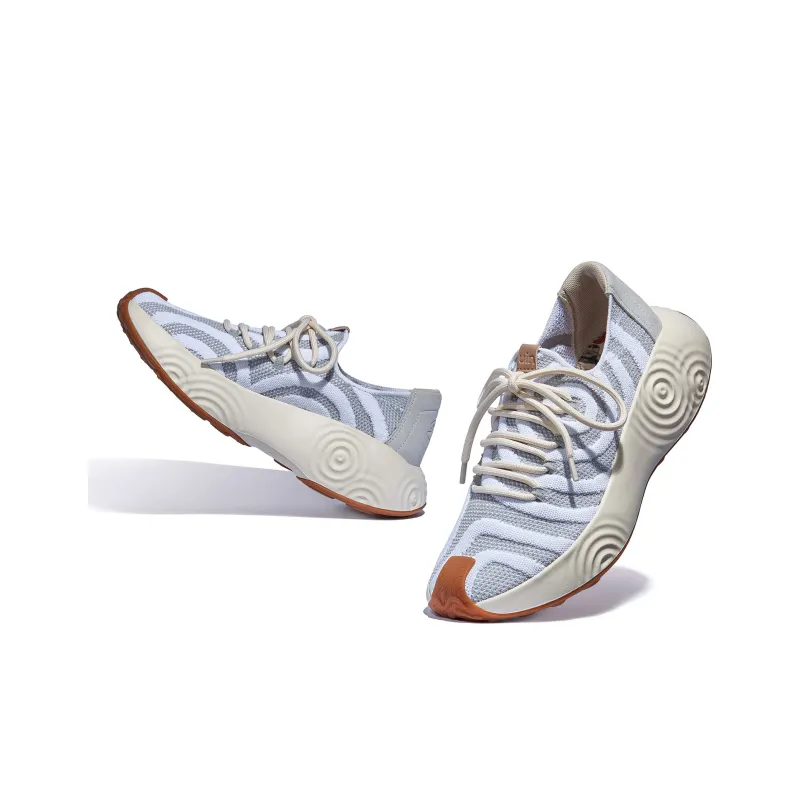 U.IN Painted Travel Shoes In Plain White Braava 2 Casual Shoes Women's-3