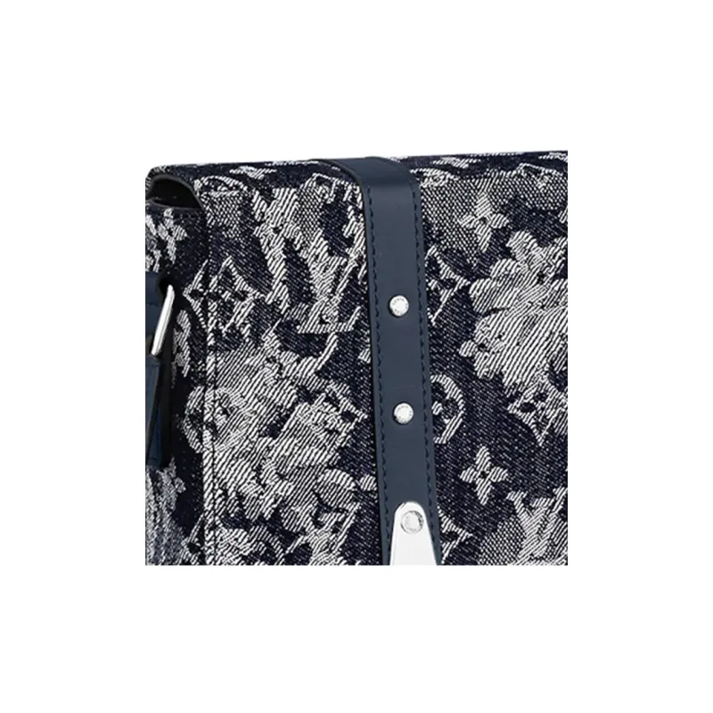 LOUIS VUITTON Monogram Tapestry Trunk Messenger-4