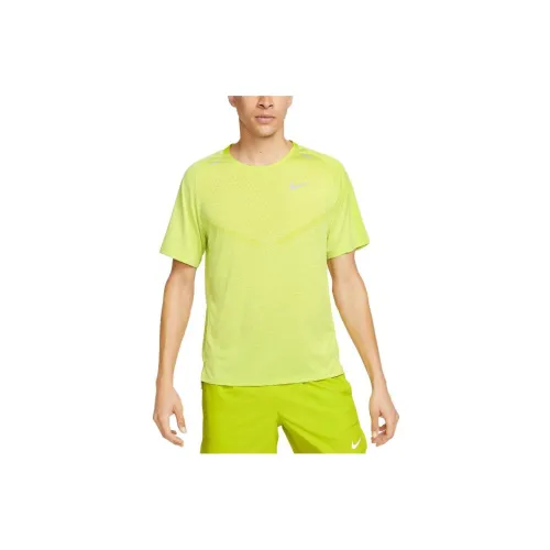 Nike T-Shirts Men Yellow