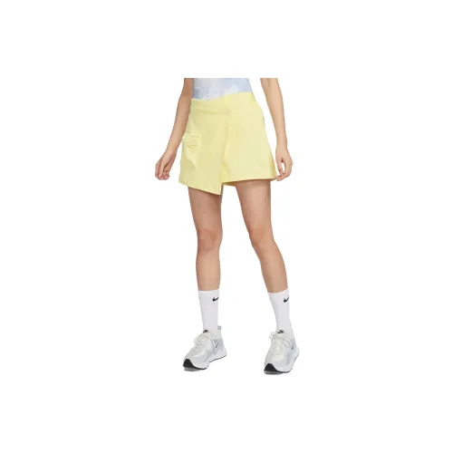 Nike SPORTSWEAR TECH PACK Casual Shorts Women's Light Lemon