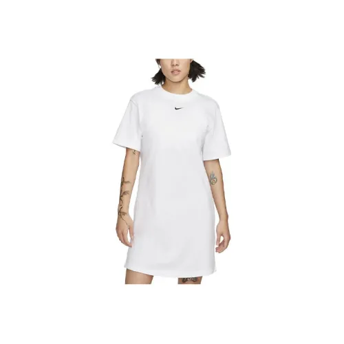 Nike Women shorts-Sleeved Dress