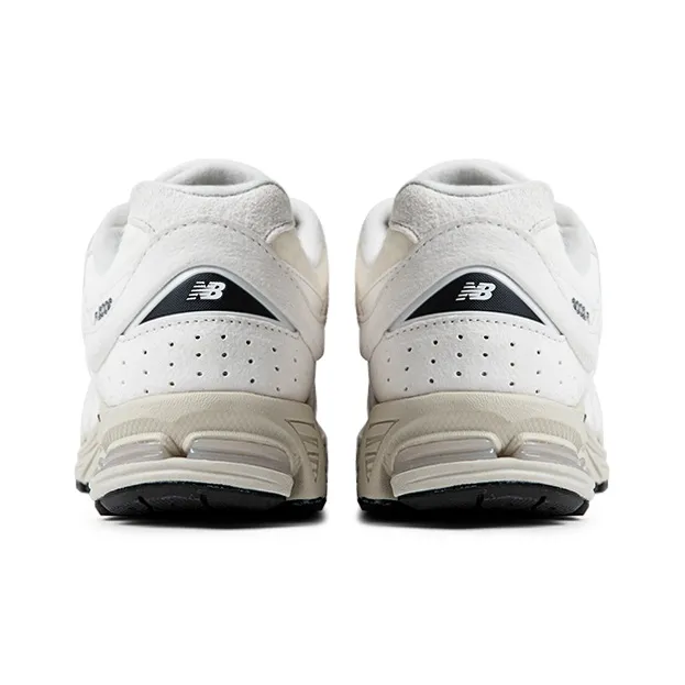 New Balance 2002R White Pack-3