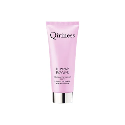 QIRINESS 마스크팩 사용 여성