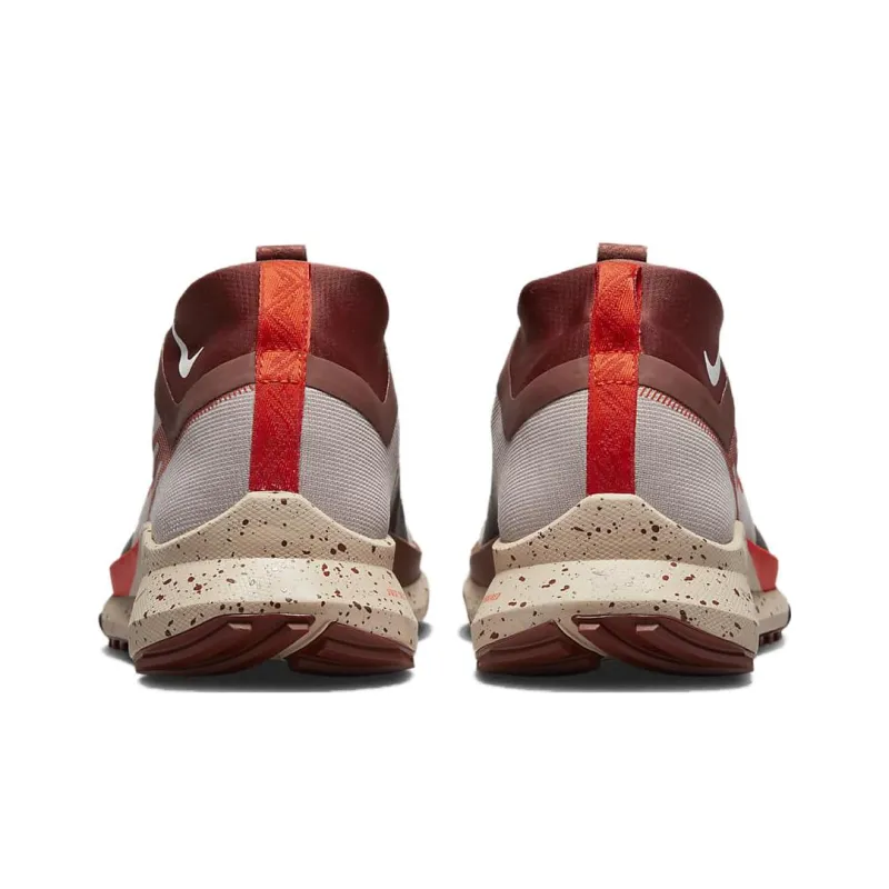 Nike React Pegasus Trail 4 Gore Tex Diffused Taupe Dark Pony Sail Picante Red-4