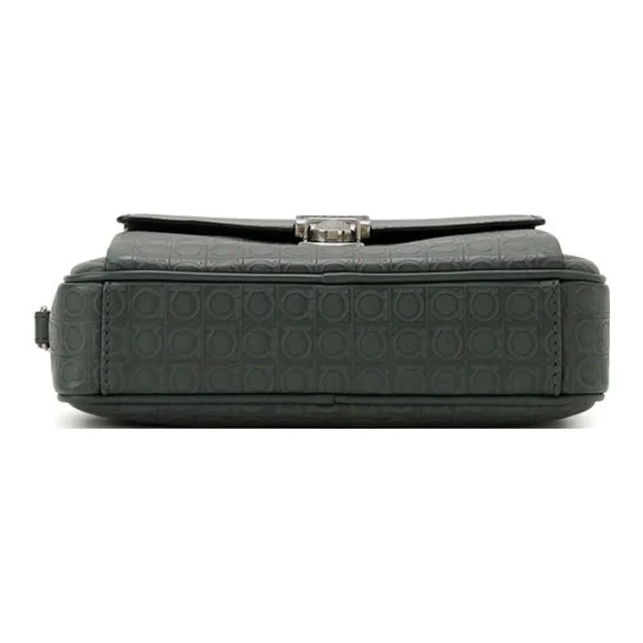FERRAGAMO Leather Clutch Women's Green-2