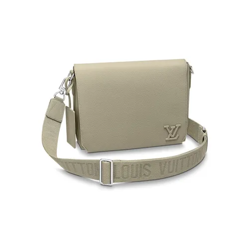 LOUIS VUITTON Takeoff Messenger