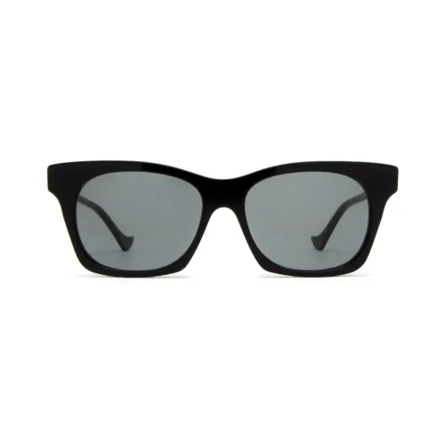 Aviator sunglasses with smoked lense and branded hardware