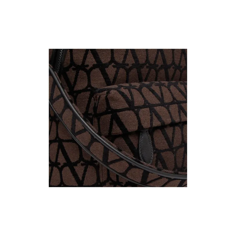 Valentino Garavani Logo Detailed Zip-Up Backpack-5