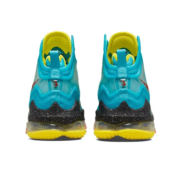 Nike LeBron 19 Christmas-4