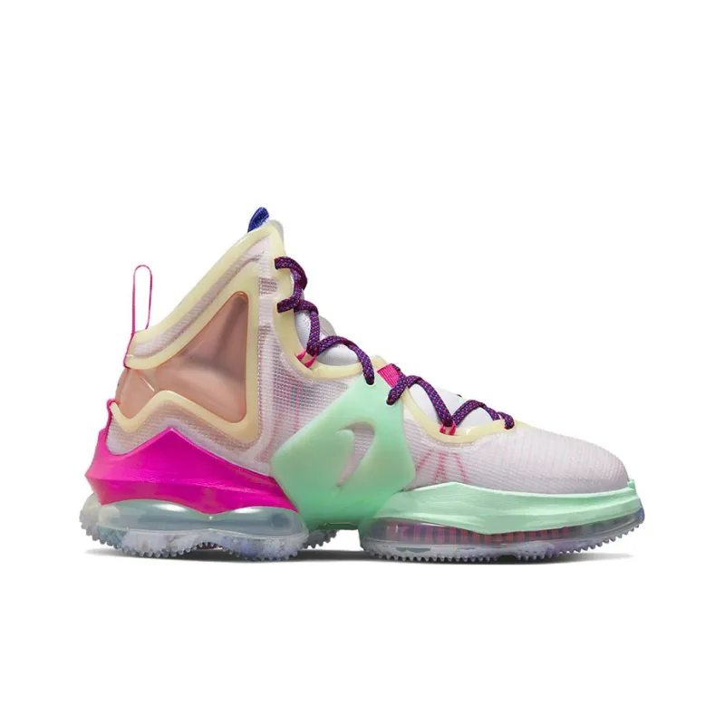 Nike LeBron 19 'Valentine's Day'-1