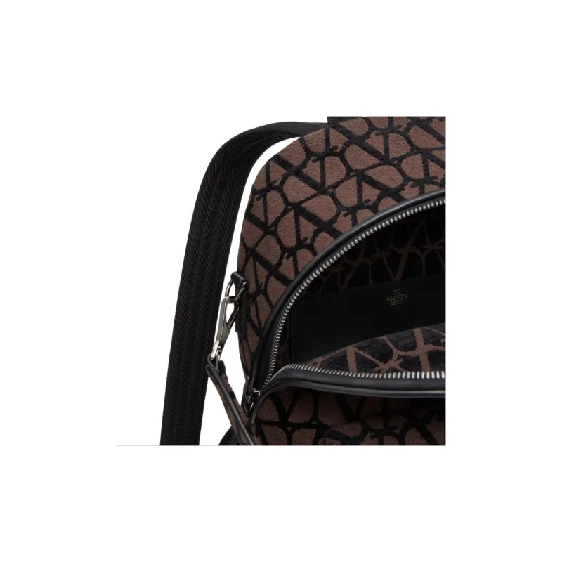 Valentino Garavani Logo Detailed Zip-Up Backpack-6
