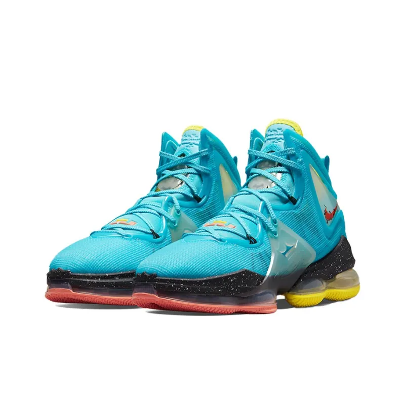Nike LeBron 19 Christmas-2