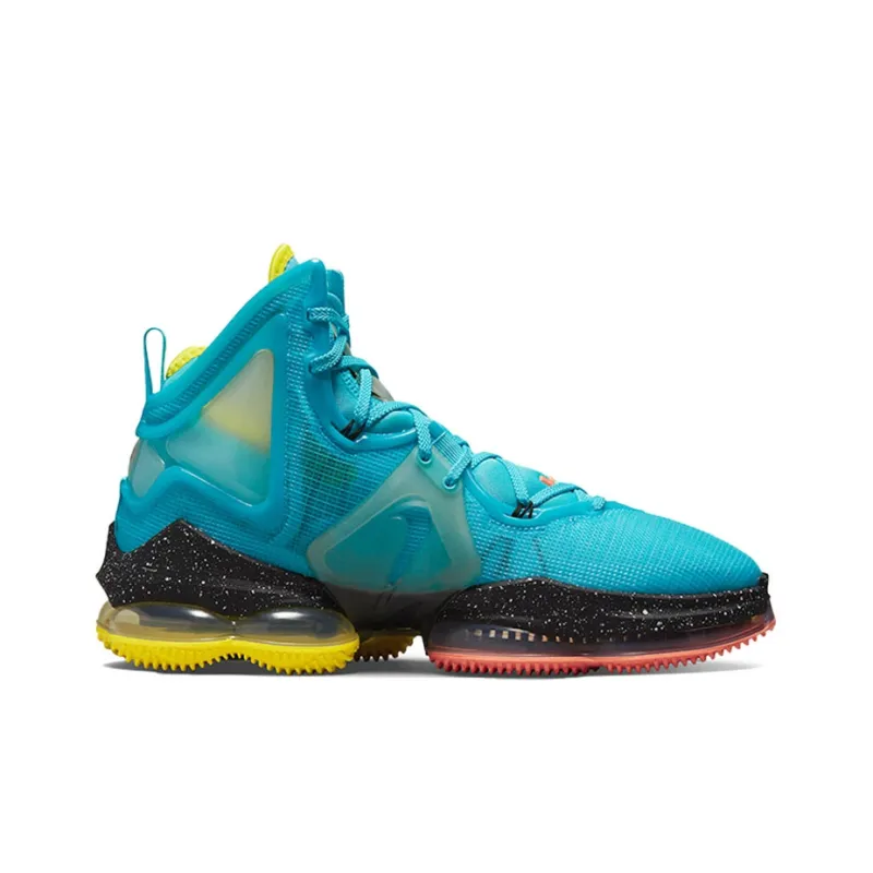Nike LeBron 19 Christmas-1