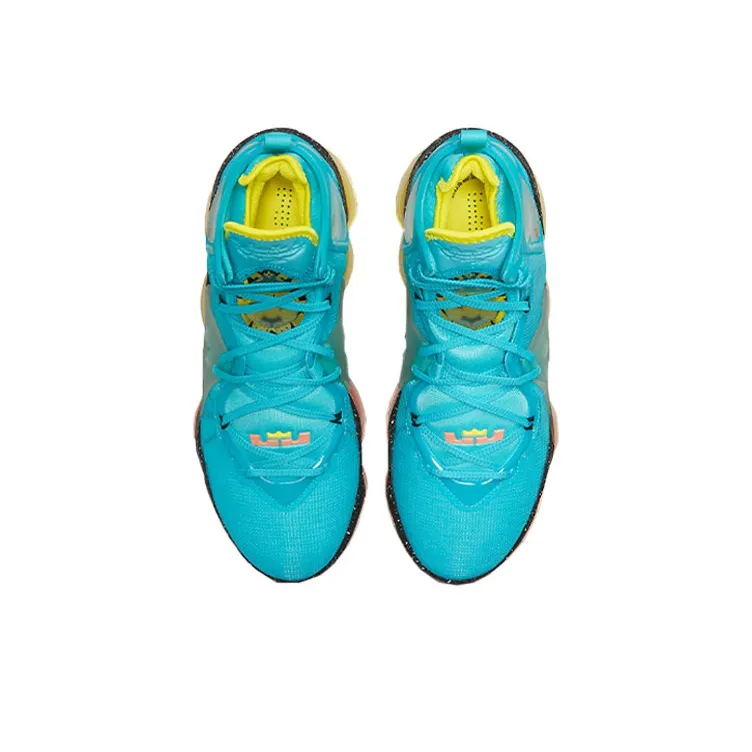 Nike LeBron 19 Christmas-3