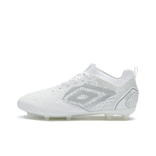 Umbro Soccer Shoes Men Low-Top White/Metallic Silver