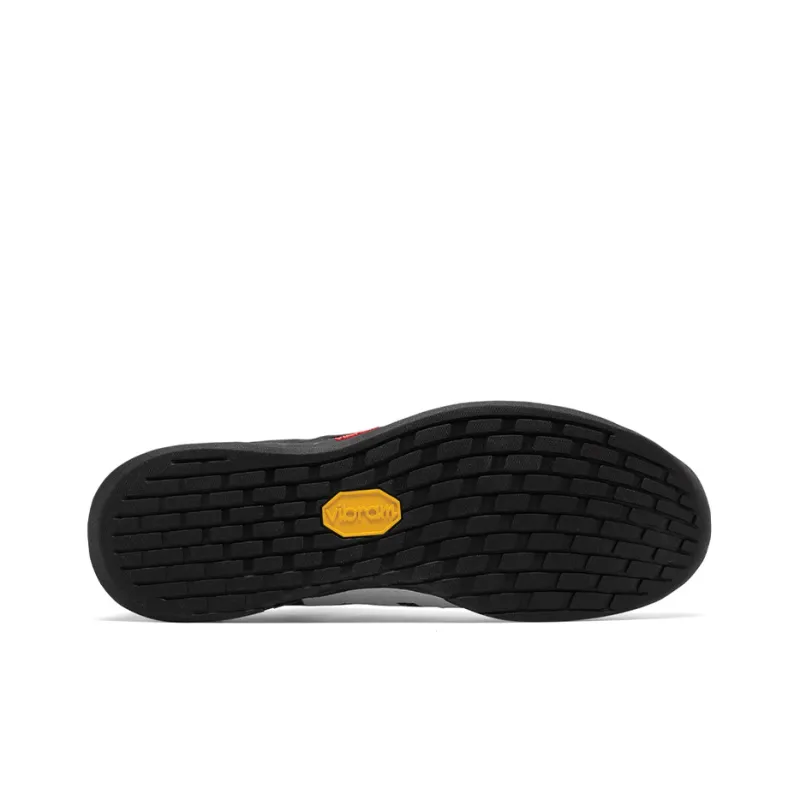 New Balance Minimus Prevai Black/White-3