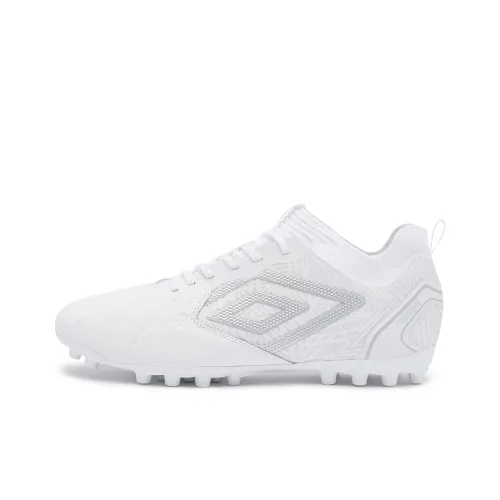 Umbro Soccer Shoes Men Low-Top White/Metallic Silver