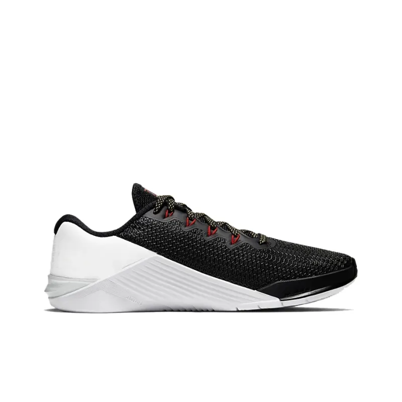 Nike Metcon 5 Black Metallic Gold Women's-1
