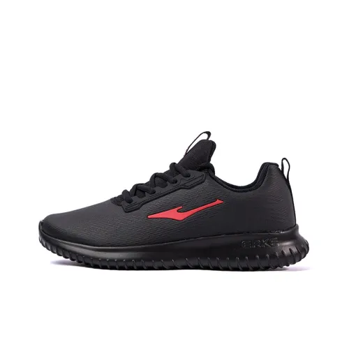 Erke Training Shoes Men Low-Top Jet Black