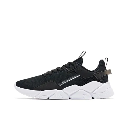 Erke Training Shoes Men Low-Top Jet Black/True White