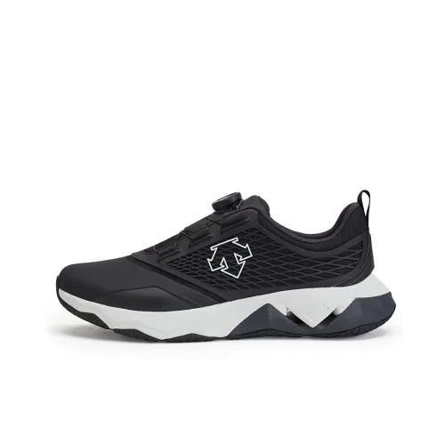 DESCENTE TRAINING Training Shoes Men Low-Top Black